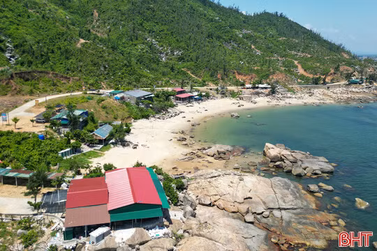 Nhiều công trình “mọc” trên hành lang bảo vệ bờ biển - hệ lụy khó lường 