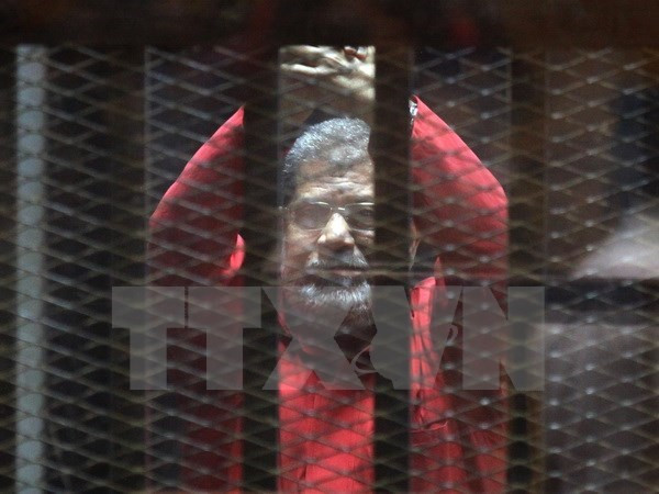 ai cap huy ban an tu chung than doi voi cuu tong thong morsi