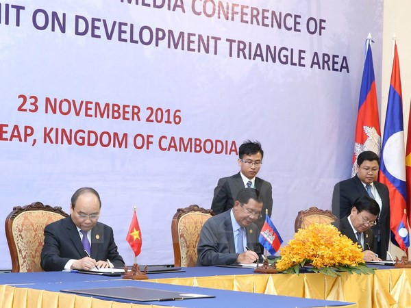 tuyen bo chung cua hoi nghi cap cao khu vuc tam giac phat trien