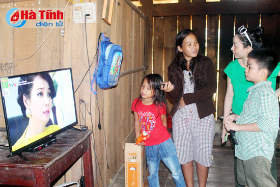 giup ba con dan toc chut tiep can thong tin giai tri van hoa