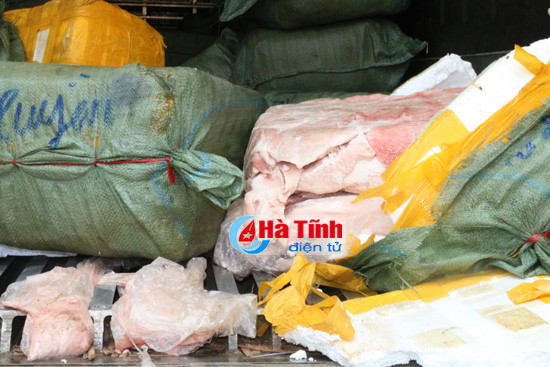 chan dung vu van chuyen 5 5 tan thit mo dong vat hoi thoi tu ha noi vao