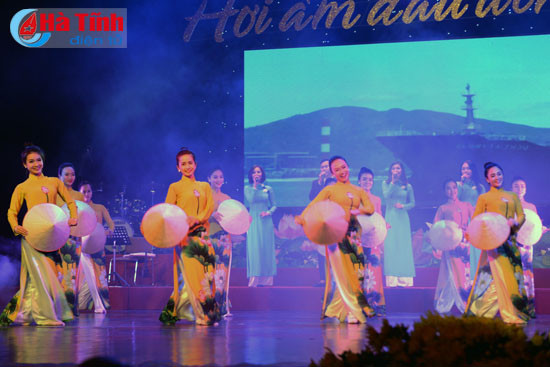 hoi am dau dong quyen gop 1 ty dong ung ho nguoi dan vung lu ha tinh