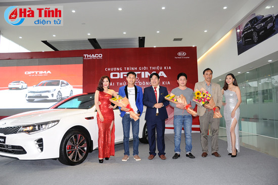 kia optima 2016 ra mat khach hang ha tinh
