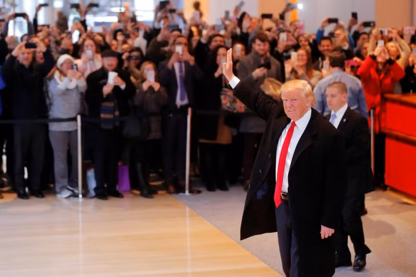 photograph ong trump lan dau gap go bao chi sau dac cu