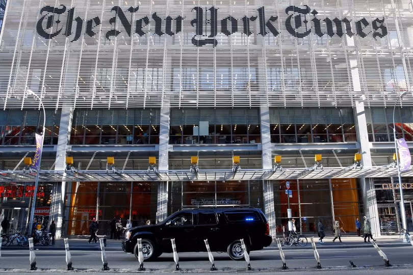 photograph ong trump lan dau gap go bao chi sau dac cu