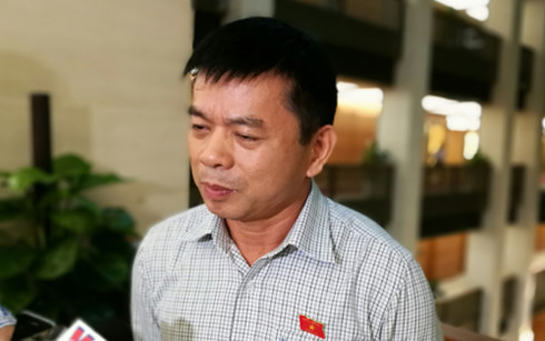 Thiếu tướng Nguyễn Minh Hồng trả lời phóng viên bên lề Quốc hội hien tuong chong nguoi thi hanh cong vu do phap luat xu chua nghiem