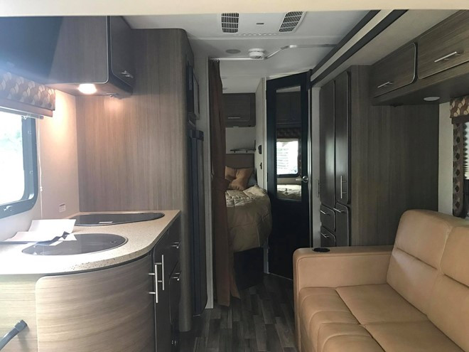 nha di dong mercedes benz hang hiem ve viet nam