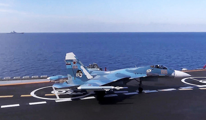 tau chien may bay nga don dap phong ten lua xuong dau is o syria