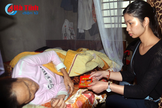 tap the ca nhan trong va ngoai nuoc tiep tuc huong ve nguoi dan vung lu