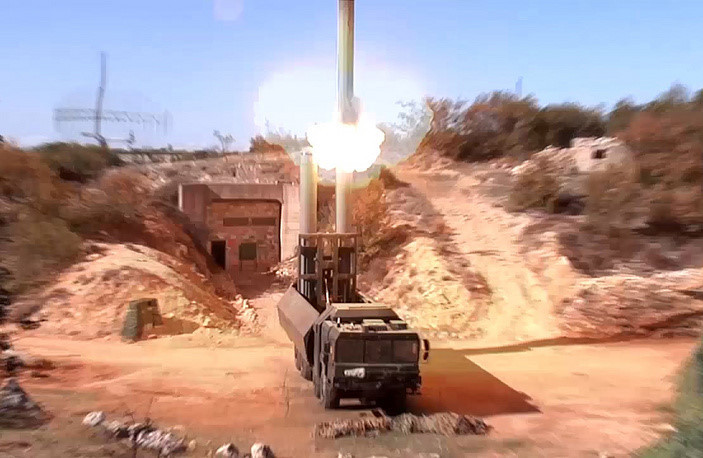 tau chien may bay nga don dap phong ten lua xuong dau is o syria