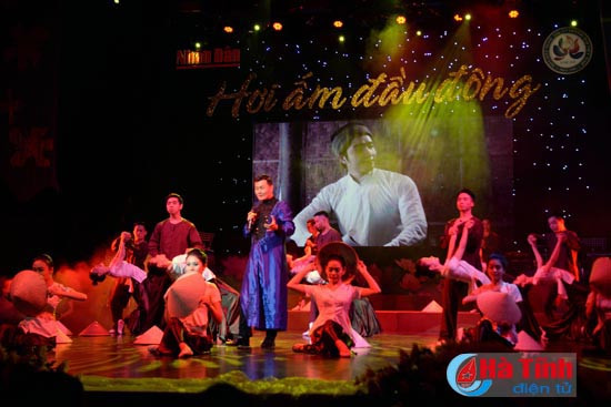 hoi am dau dong quyen gop 1 ty dong ung ho nguoi dan vung lu ha tinh