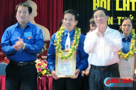 can bo doan tieu bieu noi bien cuong