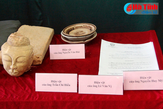 bao tang ha tinh tiep nhan 40 tai lieu hien vat co