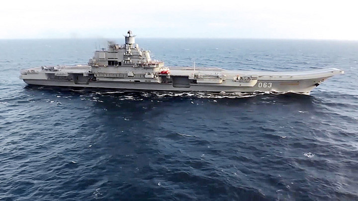 tau chien may bay nga don dap phong ten lua xuong dau is o syria