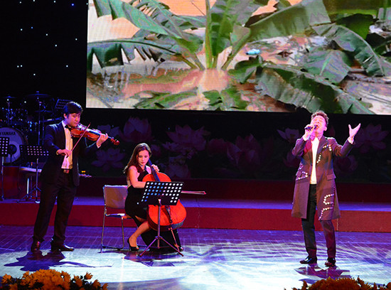 hoi am dau dong quyen gop 1 ty dong ung ho nguoi dan vung lu ha tinh