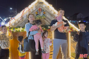 Bà con giáo dân Hà Tĩnh mừng đón Giáng sinh