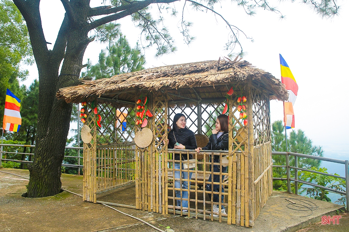 Chùa Hương Tích Hà Tĩnh - điểm “check in” đậm sắc xuân