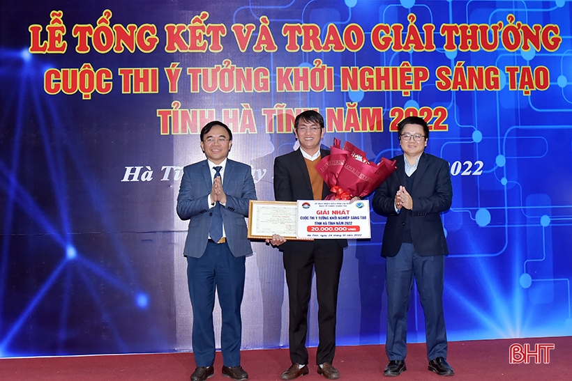 Anh Nguyễn Văn Hiếu giành giải nhất Cuộc thi Ý tưởng khởi nghiệp sáng tạo tỉnh Hà Tĩnh năm 2022.