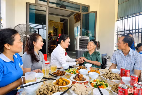 Phụ nữ Hà Tĩnh tổ chức nhiều hoạt động ý nghĩa tri ân người có công