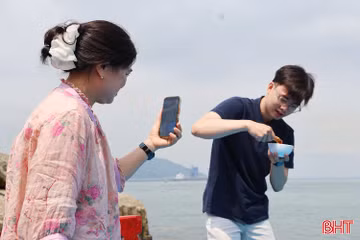 Mực nhảy Vũng Áng “hút khách" dịp nghỉ lễ