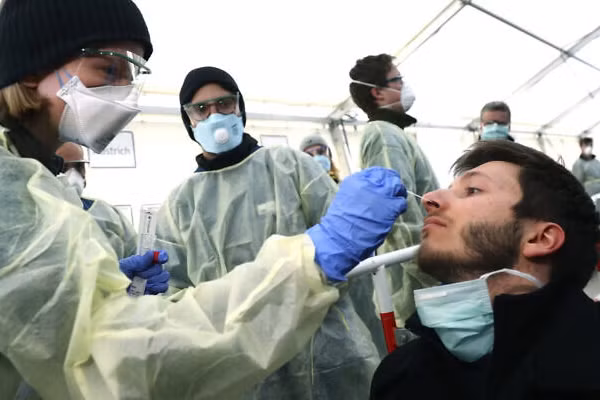 Làn sóng bùng phát dịch Covid-19 trở lại châu Âu