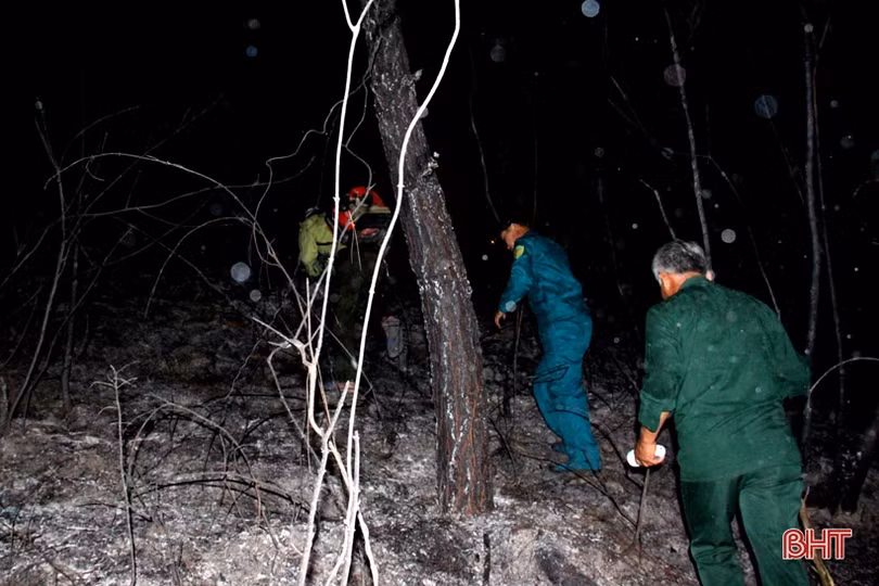 Trắng đêm canh lửa giữ rừng ở Can Lộc