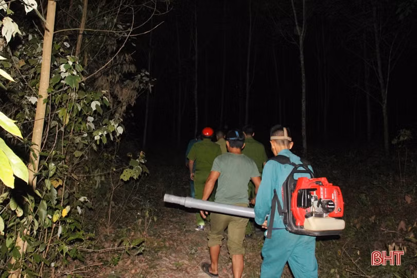 Trắng đêm canh lửa giữ rừng ở Can Lộc