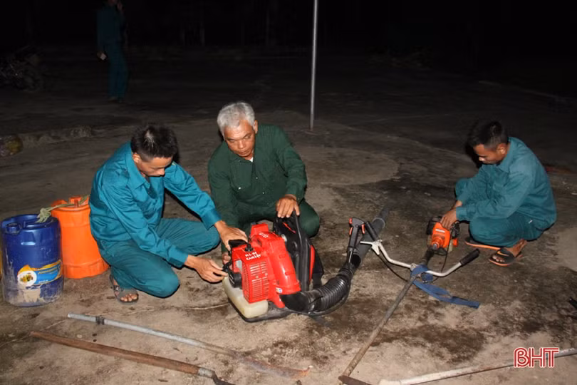 Trắng đêm canh lửa giữ rừng ở Can Lộc