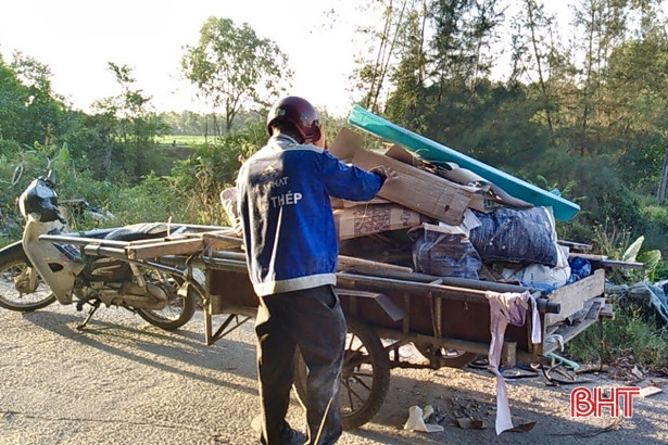 Đổ rác không đúng nơi quy định, người đàn ông ở Hà Tĩnh bị phạt 4 triệu đồng