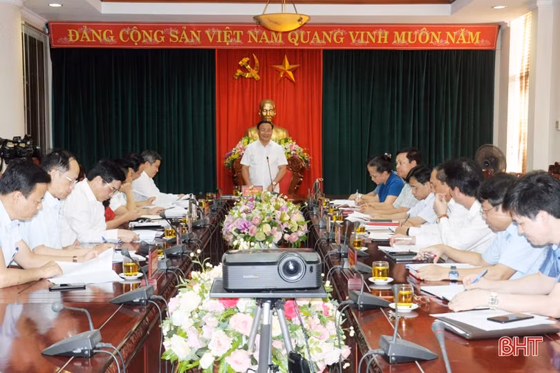 Dự thảo công tác nhân sự Hà Tĩnh dân chủ, khách quan, minh bạch, kỹ lưỡng, làm đến đâu chắc đến đó”