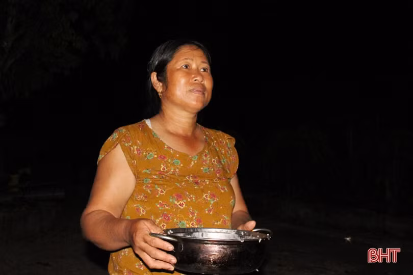 Trắng đêm canh lửa giữ rừng ở Can Lộc