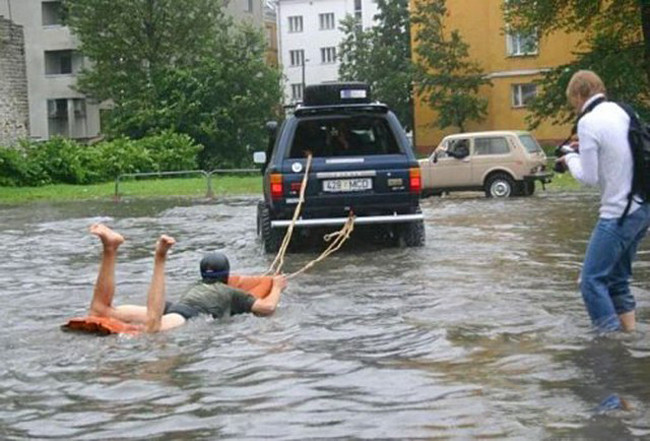 Những hình ảnh khó tin trên đường phố