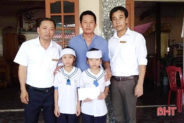 Nhiều sự giúp đỡ đến với 5 chị em có bố mẹ đột ngột qua đời