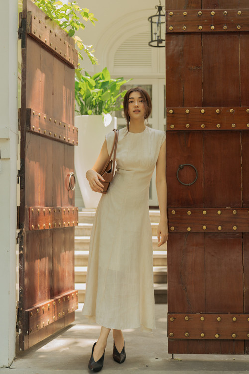 Váy đơn sắc cho nàng công sở