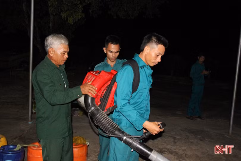 Trắng đêm canh lửa giữ rừng ở Can Lộc