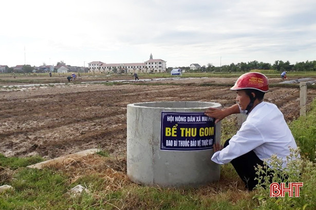 Nắng nóng, nông dân Hà Tĩnh vẫn say sưa làm đẹp vườn, sạch lối