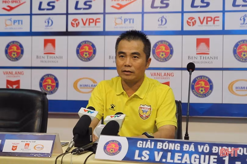 HLV Phạm Minh Đức cảm ơn hàng ngàn cổ động viên Hà Tĩnh