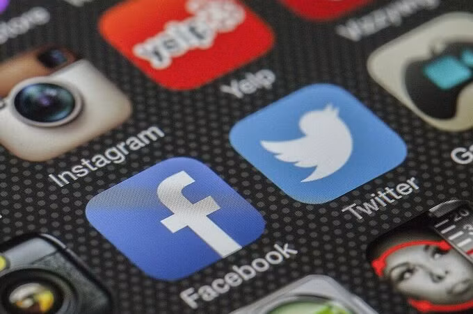 Facebook, Twitter lao đao vì bị tẩy chay
