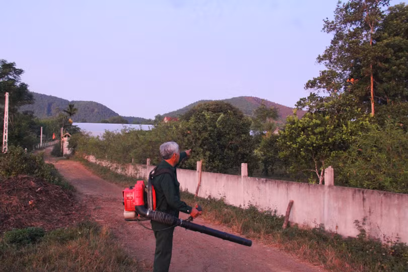 Trắng đêm canh lửa giữ rừng ở Can Lộc