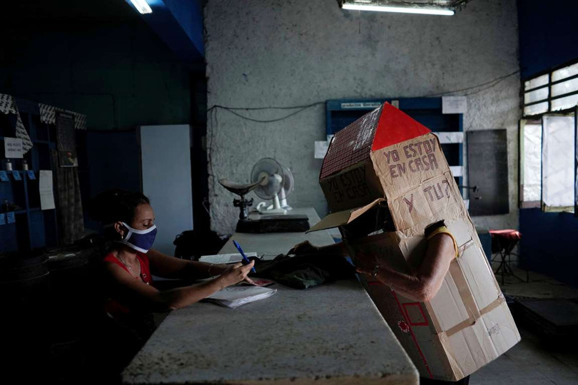 Biến mình thành “ngôi nhà di động” để chống Covid-19 ảnh 2 Biến mình thành “ngôi nhà di động” để chống Covid-19