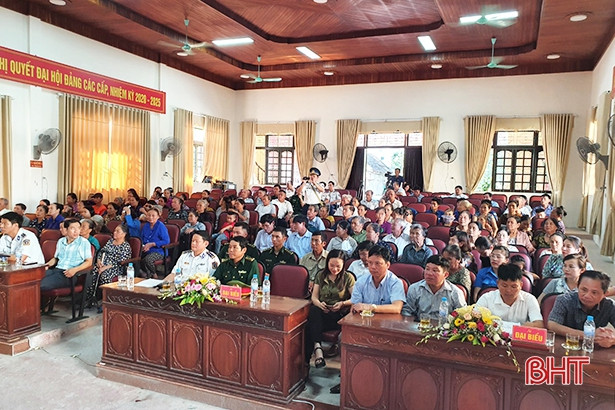 Khám, cấp phát thuốc miễn phí cho người dân vùng biển Hà Tĩnh