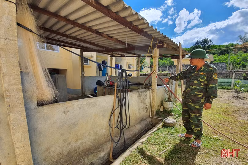 Suối cạn, chiến sỹ Đồn Biên phòng Phú Gia chật vật tìm nguồn nước sinh hoạt