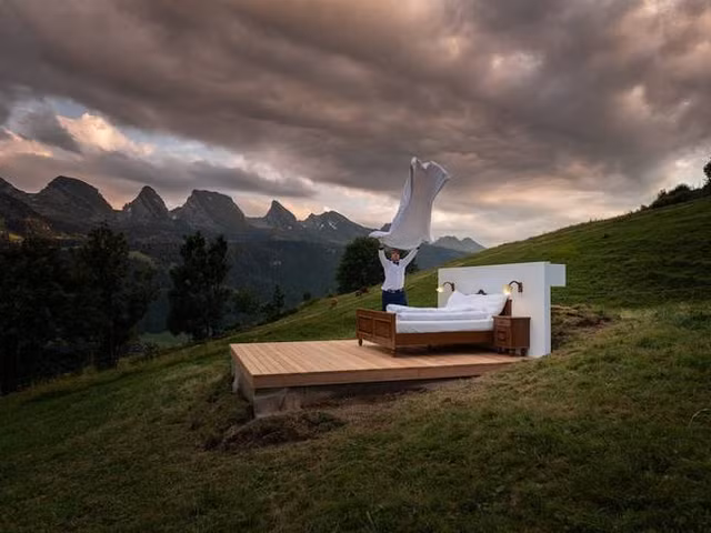 “Khách sạn không tường” có một không hai tại dãy An-pơ