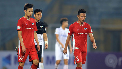 Hàng thủ Viettel buồn bã sau một bàn thua ở V.League Ảnh: Minh Tuấn Tổng quan vòng 6 V.League: Những “cuộc chiến” không khoan nhượng