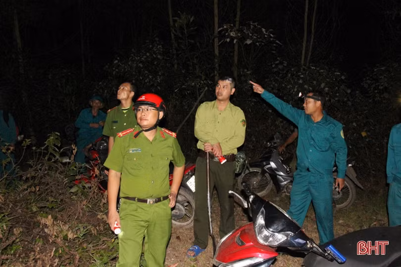 Trắng đêm canh lửa giữ rừng ở Can Lộc