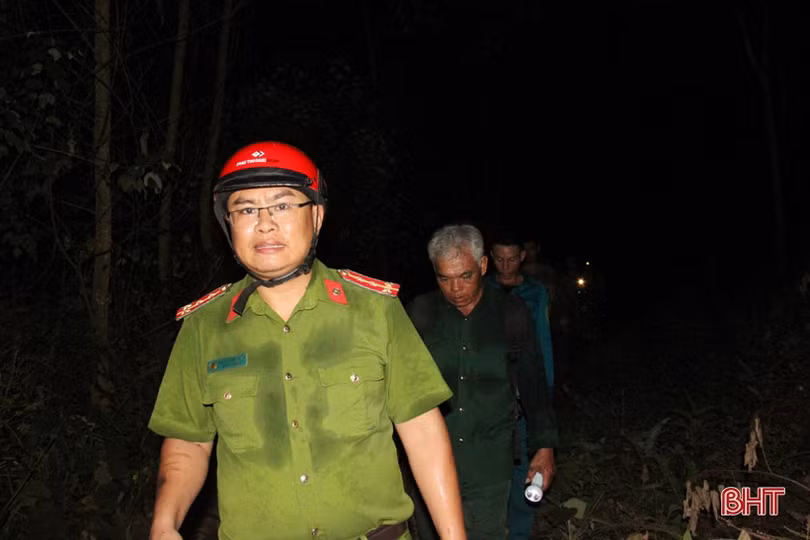 Trắng đêm canh lửa giữ rừng ở Can Lộc