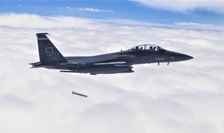 Bom “thông minh” GBU-53/B StormBreaker đáng sợ như thế nào?