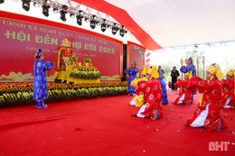 Trang nghiêm Lễ giỗ Đức thánh Hoàng Mười 