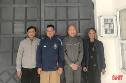 Khởi tố 4 đối tượng “đánh phỏm” ăn tiền ở Cổ Đạm