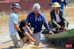 Lặn xuống sông tìm điện thoại, người đàn ông bị đuối nước
